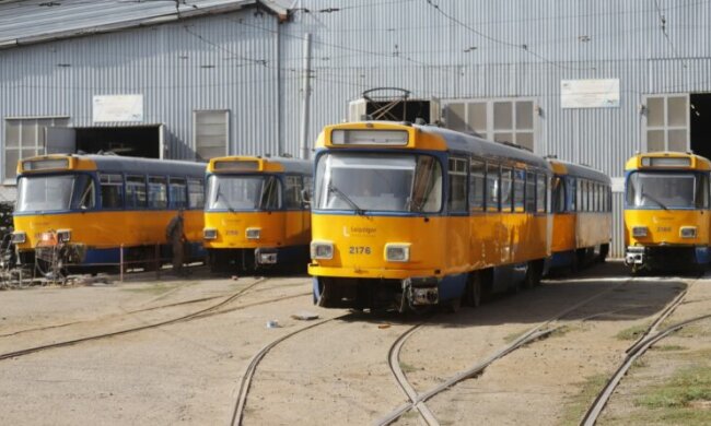 Влада Дніпра похвалилася покупкою старих німецьких трамваїв, фото: "Пофарбують, замінять деталі і..."