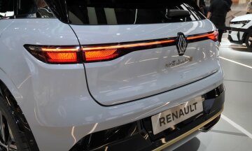 Renault Megane перетворився на електричний хетчбек із зовнішністю "кросовера": яскраві фото