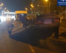 В Харькове авто протаранило легковушку и перевернулось на крышу: кадры аварии