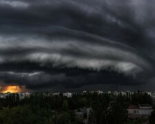 "Мощь стихии впечатляет": украинцы запечатлели уникальное явление в небе, кадры