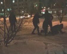 Известного ветерана АТО безжалостно избили в Киеве, видео попало в сеть: «четверо на одного»