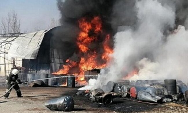 Пункт прийому металобрухту загорівся в Одесі, на пожежі знайшли тіло людини: кадри трагедії