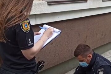 17-летний парень приехал в Одессу ради грабежей, но ему не повезло: позорные кадры