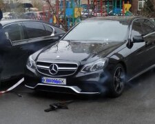 Елітне авто розстріляли в Києві, кадри і перші подробиці з місця НП: "Схоже, що власник..."