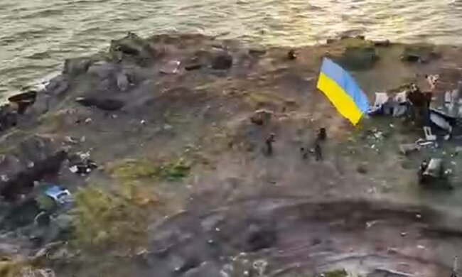 прапор України, острів Зміїний, Чорне море