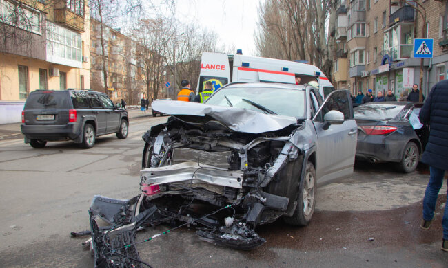 Масштабна автокатастрофа в центрі Дніпра: кадри руйнівної аварії