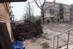 Бахмут, война, улица, поле боя