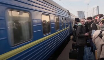 поезд, вокзал, Укрзализныця