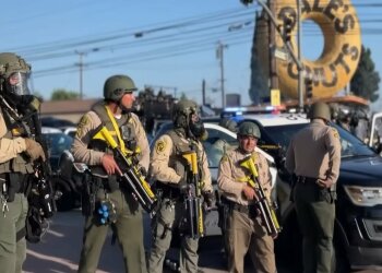 В США назревает что-то вроде гражданской войны, - эксперт о протестах в Калифорнии
