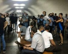 "Будемо виходити і перекривати дороги": харків'яни погрожують бунтом через можливе закриття метро