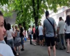 Сторонники "Л/ДНР" массово ринулись с оккупированного Донбасса: «Беспросветное болото»