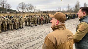 В поселке Подворки на Харьковщине прошло военное обучение: «Более 500 человек приняли участие в учениях»