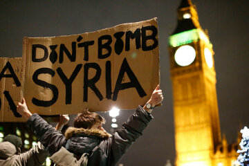 Больше тысячи человек протестовали в Лондоне против сирийской кампании