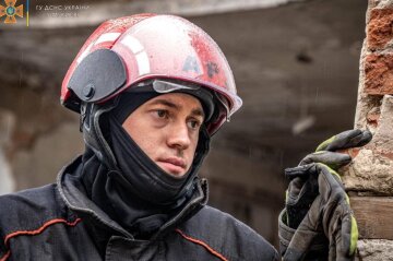 "После 24 февраля многое изменилось": спасатель ГСЧС рассказал об увиденном после ударов российских ракет