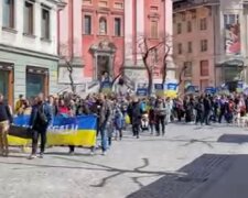 Величезний мітинг на підтримку України пройшов у Словенії, ефектні кадри: "Брати і сестри"