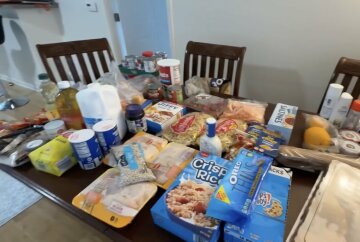 Безкоштовні продукти для ВПО та пенсіонерів у Полтаві