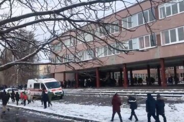 В Днепре 6-летняя девочка исчезла после занятий, мама бросилась на поиски: чем все закончилось