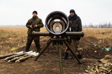 Украинец пришел к копам с противотанковой установкой (фото)