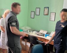 Мобилизация в Украине: работник ТЦК втянул врачей в скандальную схему, ему грозит 10 тюрьмы