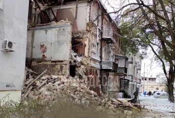 В Одесі нове лихо через негоду: стався обвал будинку, з'явилися кадри з місця НП