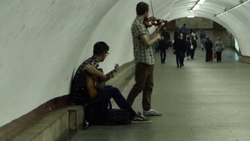 Місця для виступів музикантів у метро виставлять на аукціон