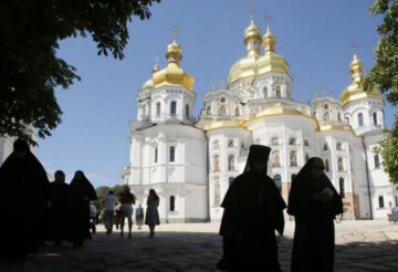 "Патриарх Кирилл захотел сувениры": из Лавры начали массово вывозить ценности в Москву