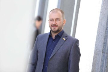 Артем Культенко розповів про роботу парламенту і скандал в «Слузі народу»: «я вважаю, що це марно»