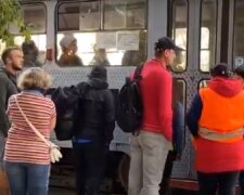 Одесу лихоманить через карантин: відео того, що відбувається в громадському транспорті