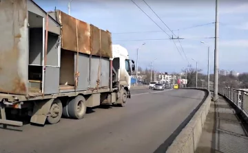 Іванівський міст руйнується на очах в Одесі, фото: "тріснула опора"