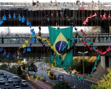 Олимпийскую инсталляцию из живых людей открыли в Бразилии (фото)