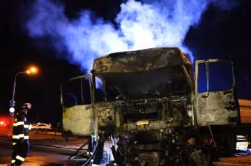 Трагічна ДТП з чотирма вантажівками, вогонь охопив кабіну авто: кадри і деталі аварії