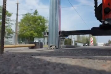 В Днепре водителей обезопасят защитой от "оленей" на дорогах, видео