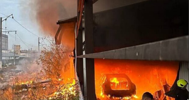 Україна оговтується після страшної атаки: над руїнами здіймається дим, постраждалих дедалі більше