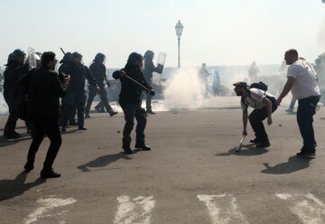 Неаполь полиция протесты