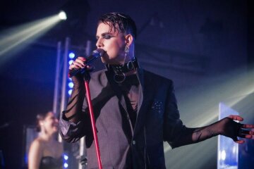 Похудевший Melovin вырядился в трико и стал похож на Фредди Меркьюри: "Ну, у кого теперь язык повернется..."