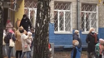 Маленьких дітей забрали у горе-батьків на Одещині: що вони накоїли