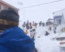 Мощная лавина накрыла горнолыжный курорт, под снегом ищут детей: первые кадры и подробности трагедии