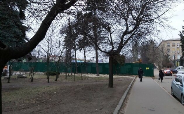 Загадкова забудова з'явилася в Києві на Шулявці, фото: жителі занервували