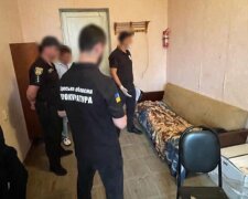 Полицейских задержали в Одессе, фото: "требовали 2 тысячи долларов за..."