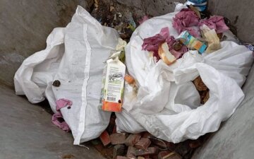 "Днепр – удивительный город": в мусорном баке случайно нашли мешок опасных предметов, фото