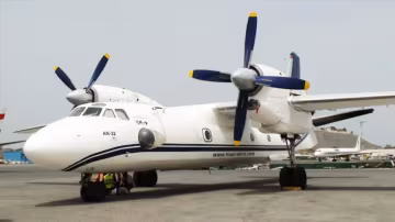 Літак АН-32 вразив “мертвою петлею” (відео)