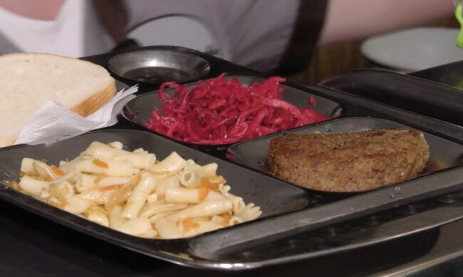 Безкоштовні продукти для ВПО та пенсіонерів у Харкові