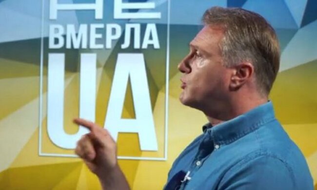 Когда вокруг танцора собрались люди, сотрудник УГО подошел и еще раз пнул лежащего без сознания парня ногой, - Рыбчинский