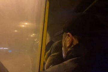 В Харькове маршрутка с пассажирами загорелась на ходу, видео из салона: "Остановите!"