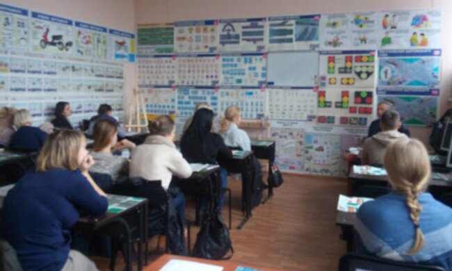 В киевской школе разгорелся скандал из-за преподавателя-сталиниста: "оскорбил Майдан и пожелал ученице "сдохнуть"