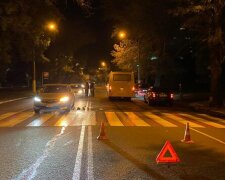 В Одесі маршрутка наїхала на пішохода на "зебрі: "відкинуло на авто", фото
