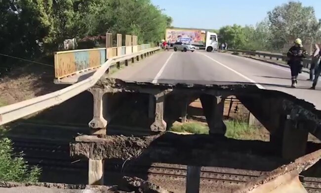 Темпи ремонту моста під Харковом показали в мережі: “до грудня 2025-го …”