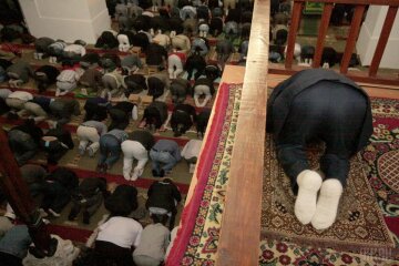мусульмане мечеть молитва УНИАН