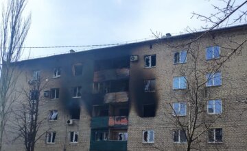 У Донецькій області окупанти знову обстріляли мирних жителів забороненою зброєю: у містах десятки загорянь