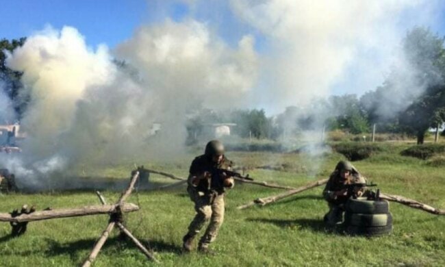 "Ворожа атака з повітря": на Харківщині підняли на ноги військових, кадри того, що відбувається